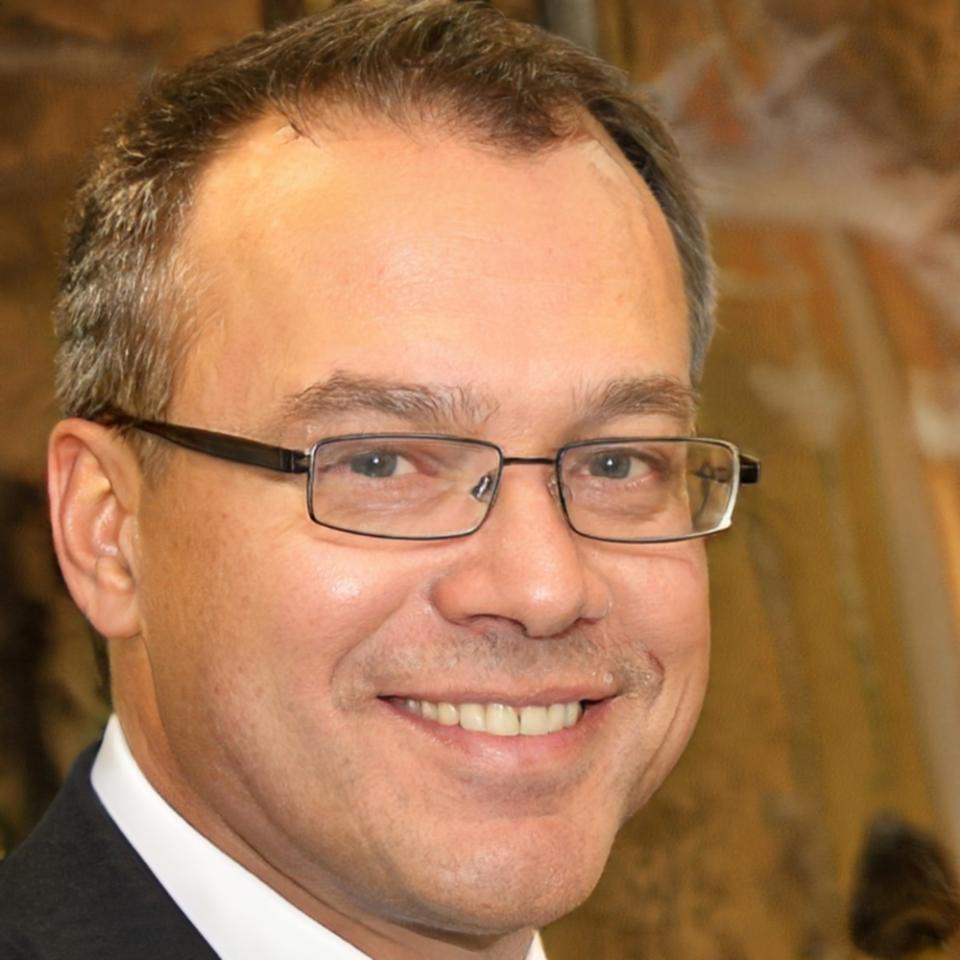 Портрет Ержана Қасымова, финансового консультанта