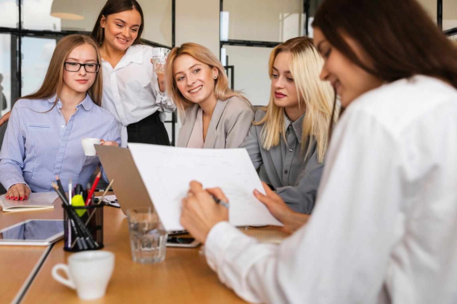 Современный банковский офис с профессиональной атмосферой